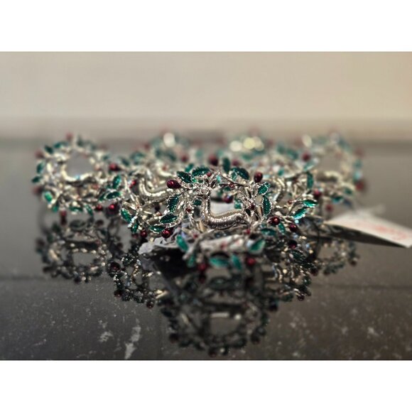 Vintage Reindeer Wreath napkin rings Christmas table Green Leaves & Red Berries - Picture 2 of 10